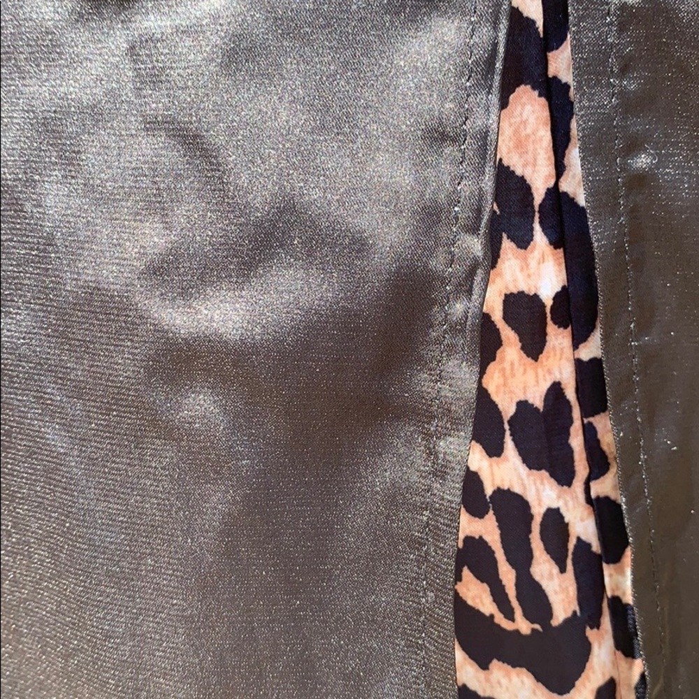 ❌DONATED❌Black Brown Cheetah Print Open Back Detailed Top - Picture 7 of 9